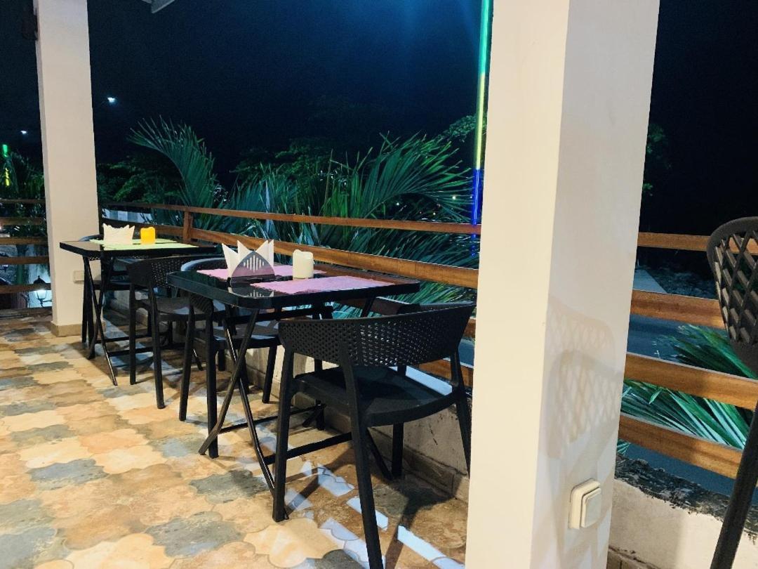Namaste Hotel & Restaurant Libreville Exterior foto